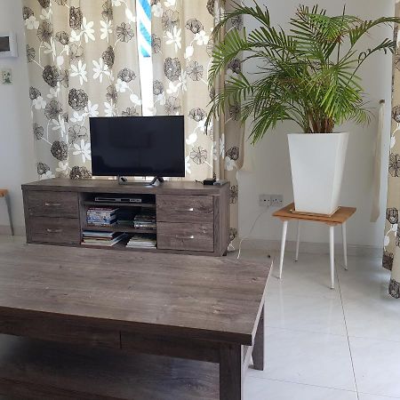 Peaceful Townhouse With Private Pool Near The Sea Daire Pafos Dış mekan fotoğraf