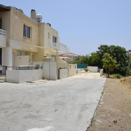 Peaceful Townhouse With Private Pool Near The Sea Daire Pafos Dış mekan fotoğraf