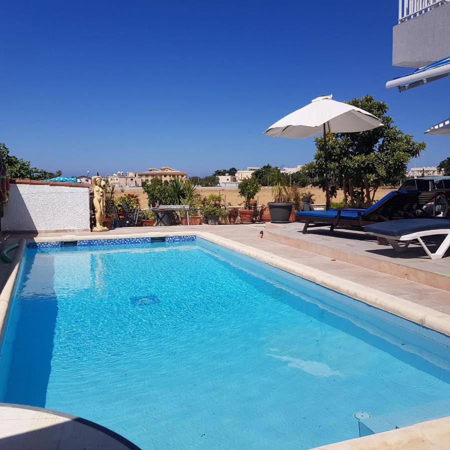 Peaceful Townhouse With Private Pool Near The Sea Daire Pafos Dış mekan fotoğraf