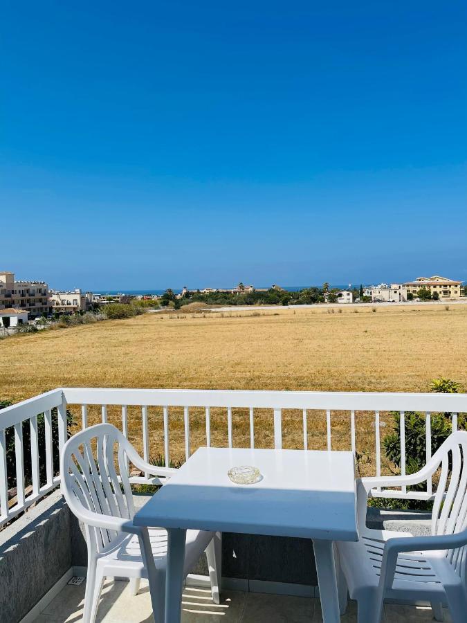 Peaceful Townhouse With Private Pool Near The Sea Daire Pafos Dış mekan fotoğraf