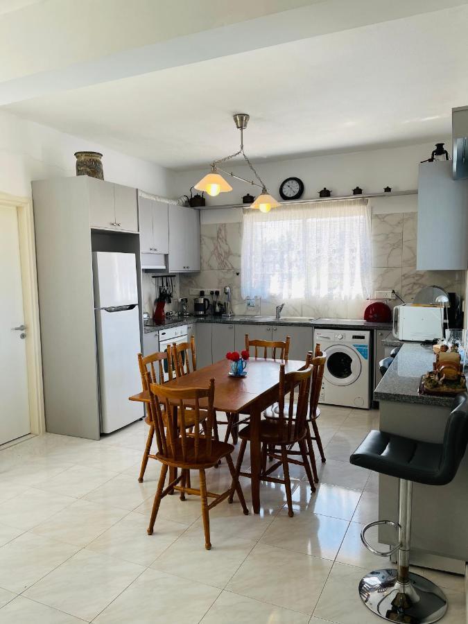 Peaceful Townhouse With Private Pool Near The Sea Daire Pafos Dış mekan fotoğraf
