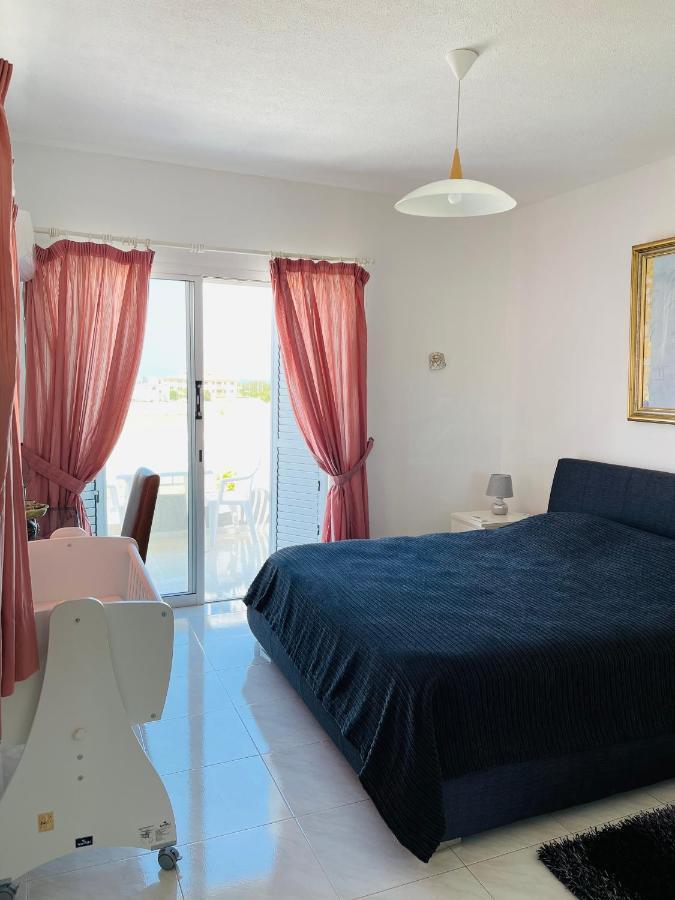 Peaceful Townhouse With Private Pool Near The Sea Daire Pafos Dış mekan fotoğraf