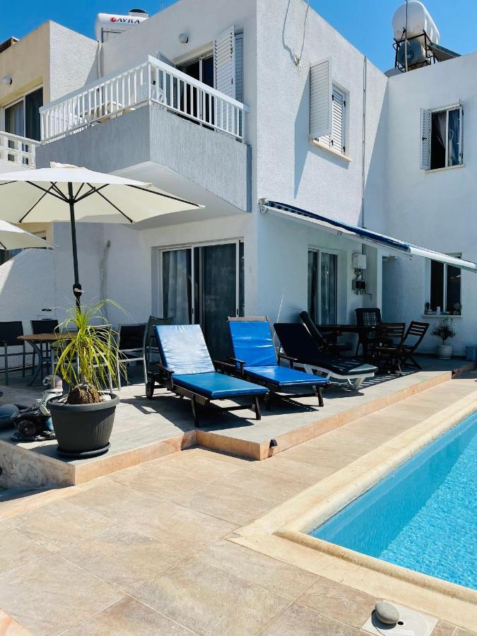 Peaceful Townhouse With Private Pool Near The Sea Daire Pafos Dış mekan fotoğraf