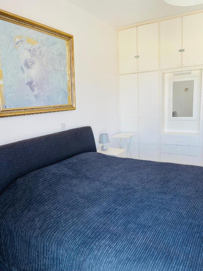 Peaceful Townhouse With Private Pool Near The Sea Daire Pafos Dış mekan fotoğraf