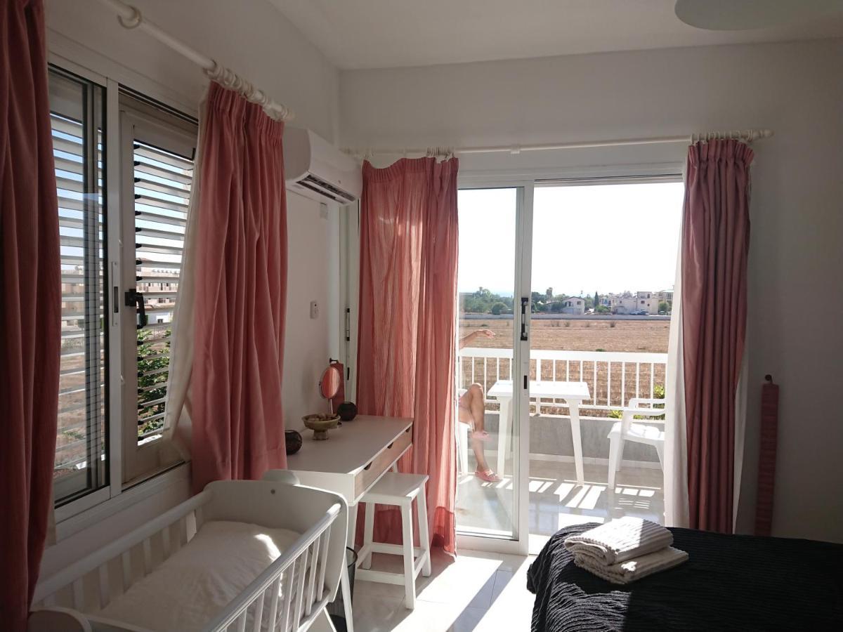 Peaceful Townhouse With Private Pool Near The Sea Daire Pafos Dış mekan fotoğraf