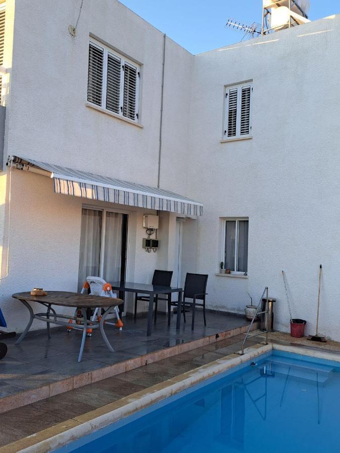 Peaceful Townhouse With Private Pool Near The Sea Daire Pafos Dış mekan fotoğraf