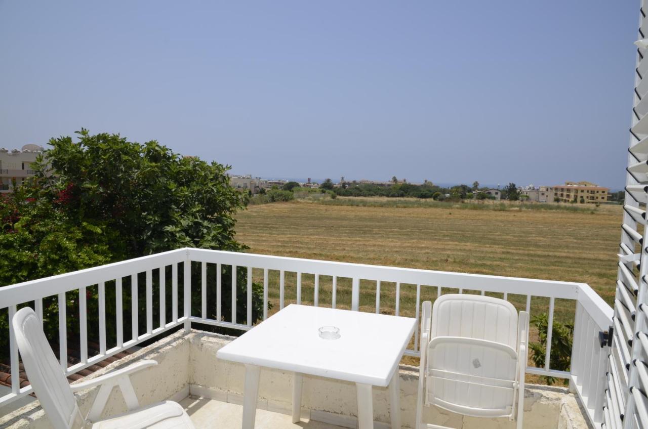Peaceful Townhouse With Private Pool Near The Sea Daire Pafos Dış mekan fotoğraf